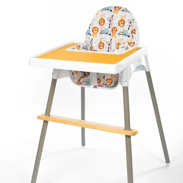 Cadeira IKEA Antilop com pousa-pés de madeira
